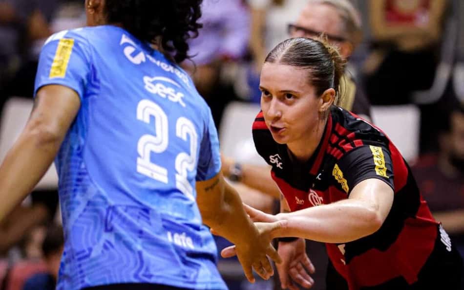 Jaque Schmitz cumprimenta Laís e, Sesc RJ Flamengo x Tijuca