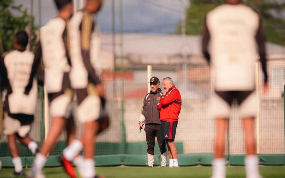Leo Jardim observa treinamento do Flamengo