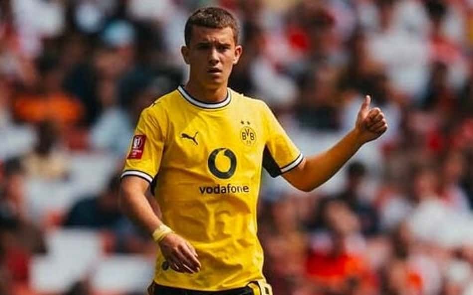Konstantinos Karetsas em ação pelo Borussia Dortmund em amistoso de pré-temporada