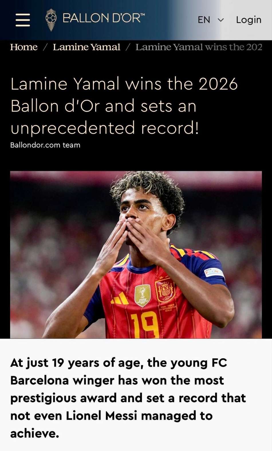 Lamine Yamal, atacante do Barcelona, celebra Ballon d'Or 2026.