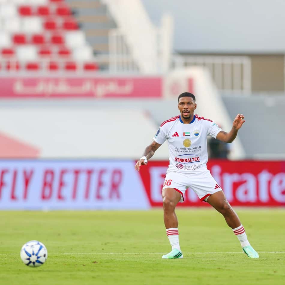 Nova função: canhoto, Leandrinho atua deslocado na lateral-direita e lidera estatísticas defensivas do Sharjah (Foto: Divulgação)