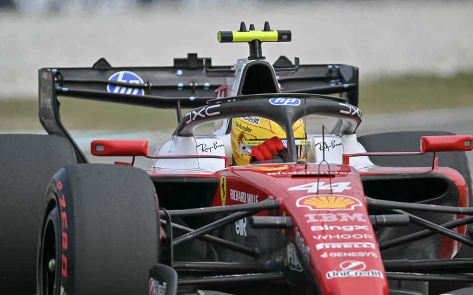 Lewis Hamilton no Treino Livre 2 do GP do Bahrein, na Malásia