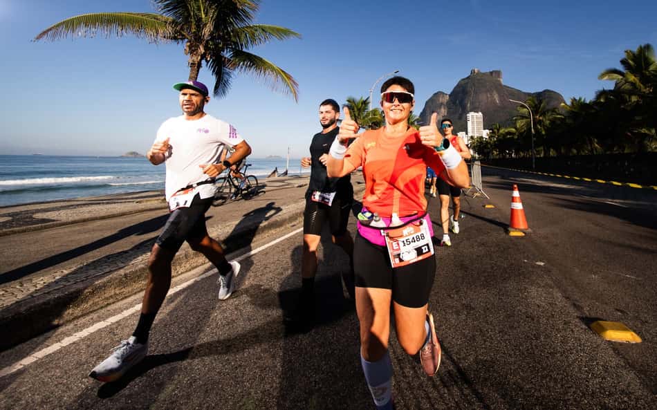 Corredores da Maratona do Rio posam para foto