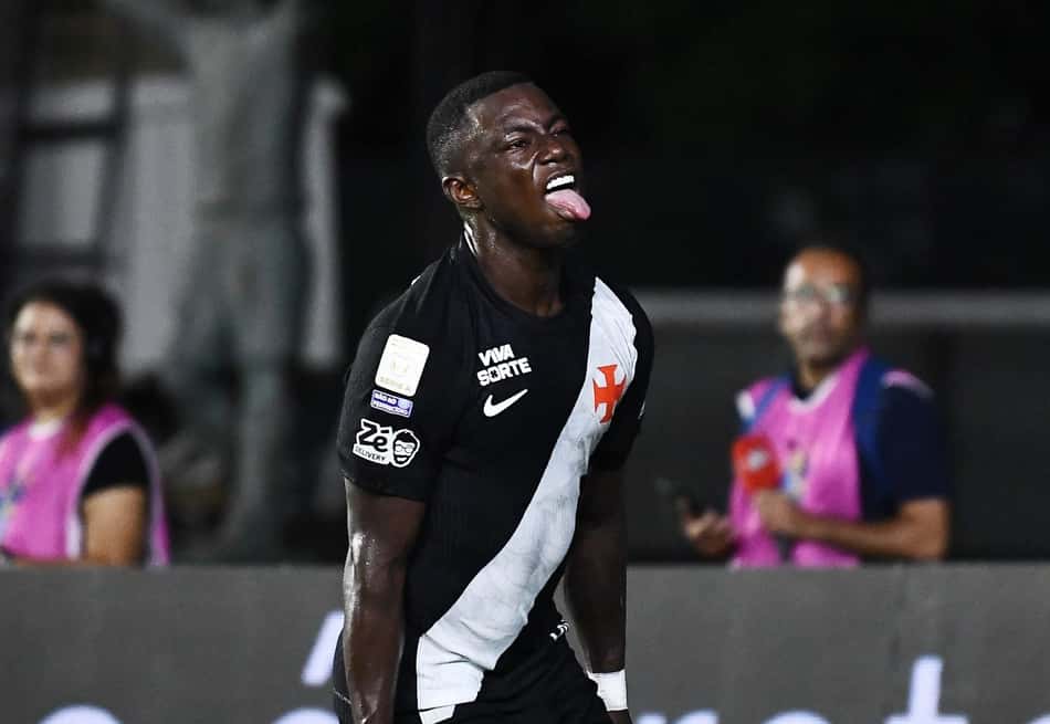 Marino, jogador do Vasco, em ação durante Vasco x Corinthians pelo Brasileirão