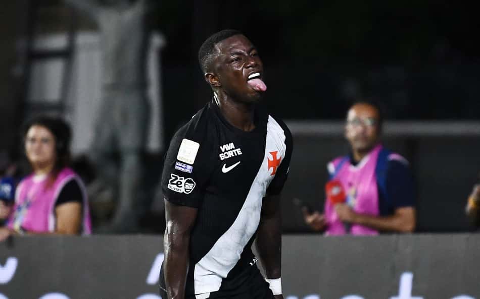 Marino brilha no fim, e Vasco vence Corinthians de virada no Brasileirão
