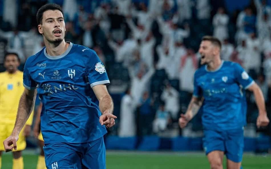 Gabriel Martinelli comemora gol de cabeça aos 44 minutos do segundo tempo na vitória do Al Hilal (Reprodução: Al Hilal / X)