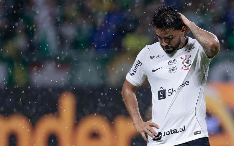 Matheus Bidu marcou gol contra na derrota do Corinthians por 4 a 1 sobre o Palmeiras (Foto: Marcello Zambrana/AGIF/Folhapress)