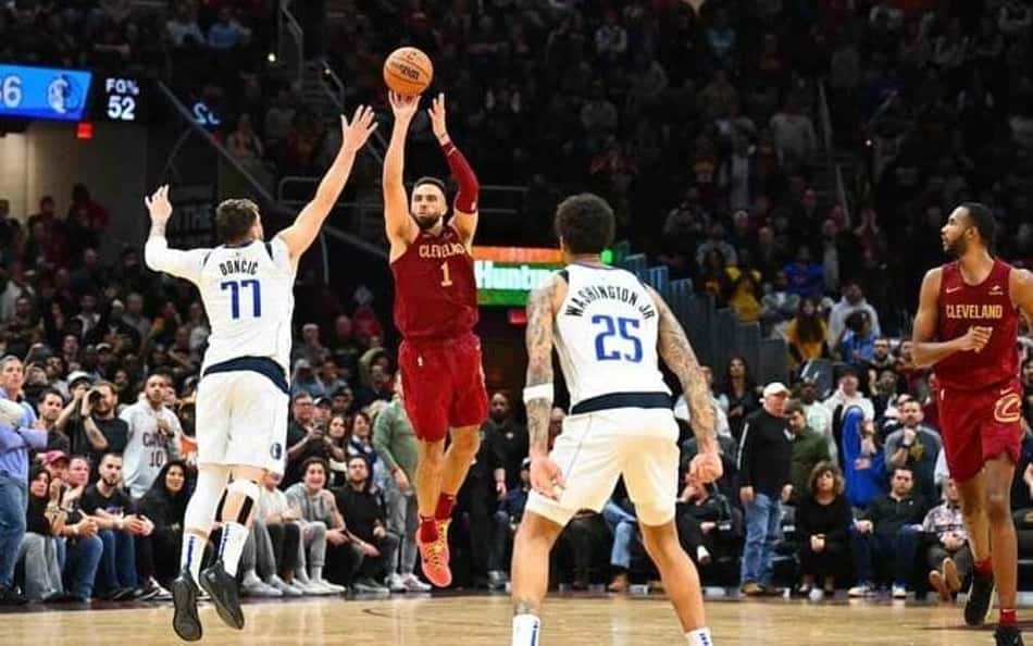 Max Strus em ação pelo Cleveland Cavaliers na NBA (Foto: AFP)