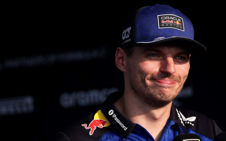 Verstappen mira vitória na Malásia após pole inédita em 2026: 'É o objetivo'