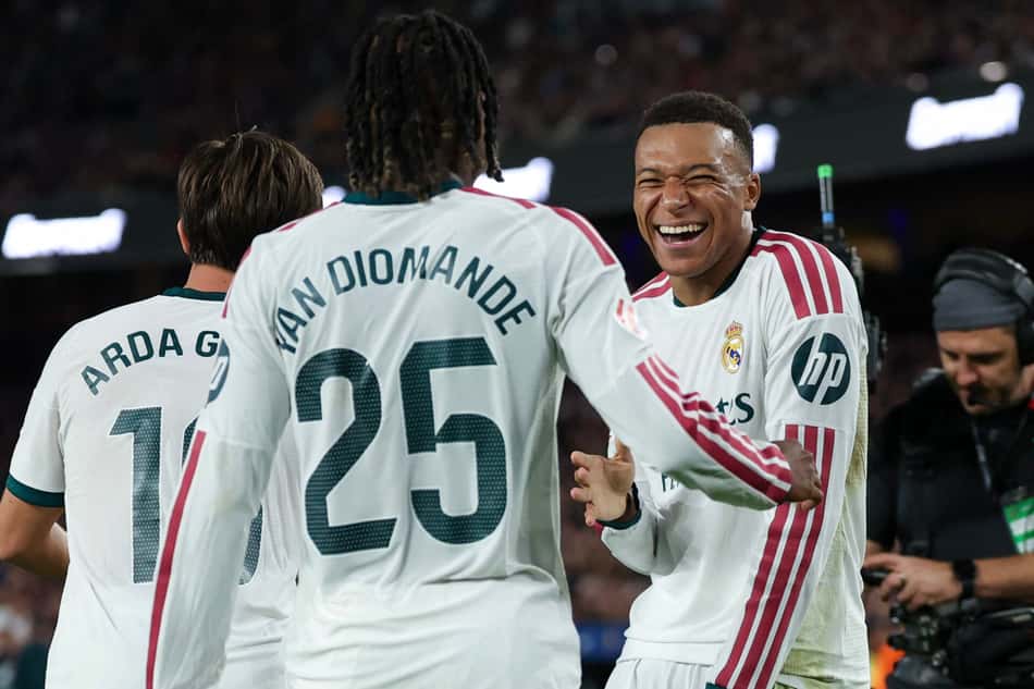 Kylian Mbappé celebra gol pelo Real Madrid CF contra o Barcelona no Camp Nou, pela La Liga, em 25 de outubro de 2026.