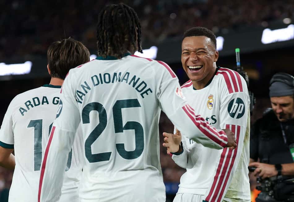 Kylian Mbappé celebra gol pelo Real Madrid CF contra o Barcelona no Camp Nou, pela La Liga, em 25 de outubro de 2026.