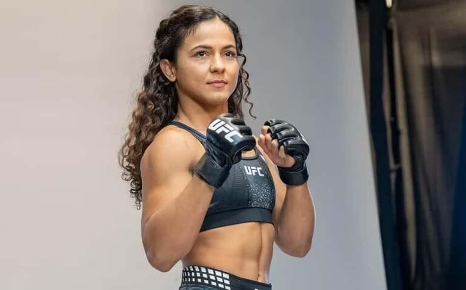 Natália Silva em sessão de fotos do UFC
