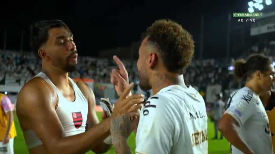 Neymar e Paquetá se cumprimentaram após o fim de Santos 2x2 Flamengo (Foto: Reprodução/Premiere)