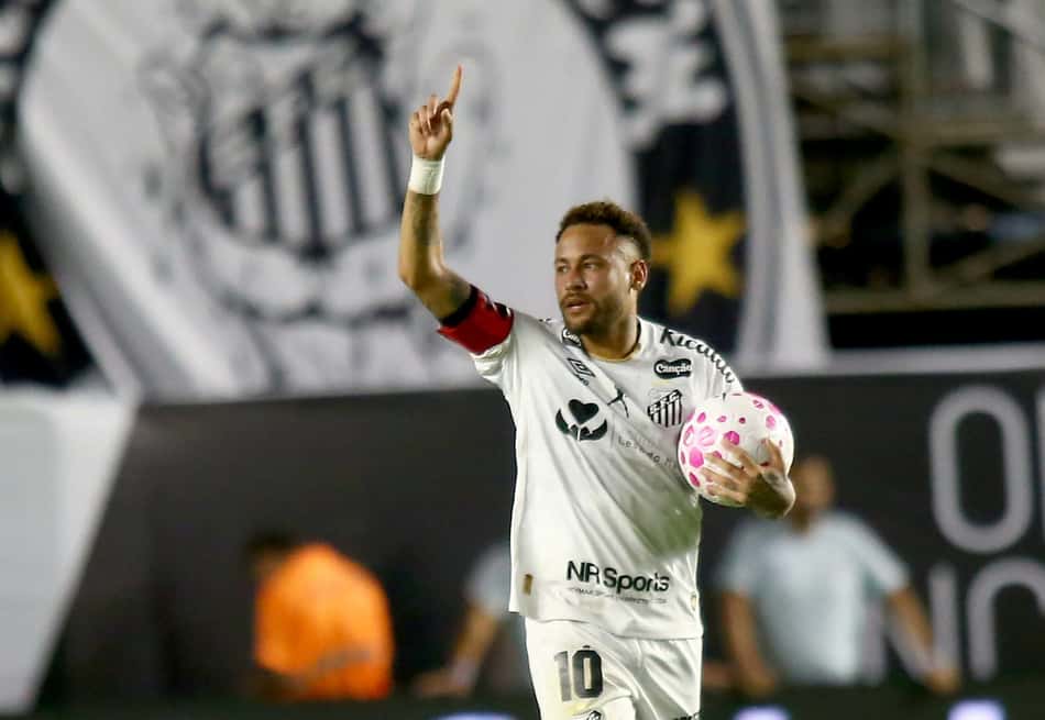 Neymar comemora gol contra o Flamengo