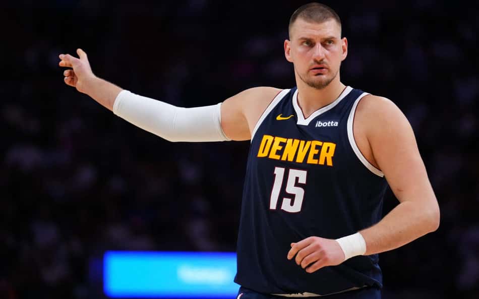 Nikola Jokic em jogo entre Denver Nuggets e Miami Heat na NBA (Foto: Rich Storry/Getty Images/AFP)