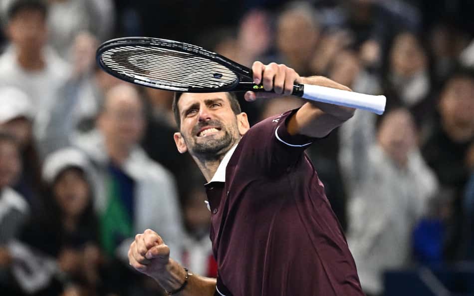 Novak Djokovic comemora vitória na segunda rodada do ATP 500 de Pequim