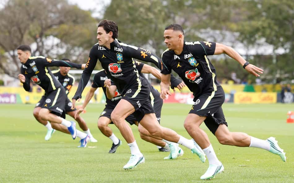 Pedro durante treino da Seleção Brasileira