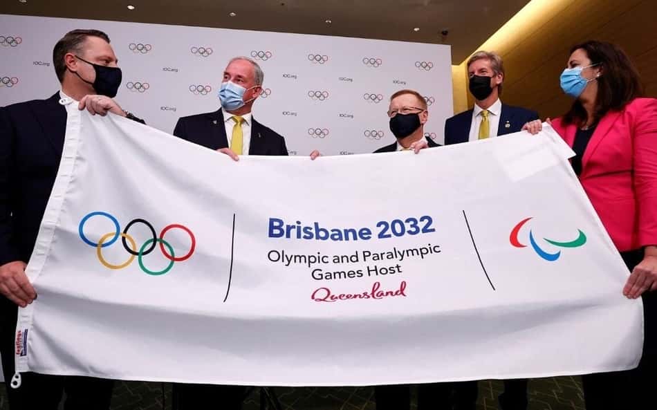Políticos de Brisbane reunidos com membros do COI