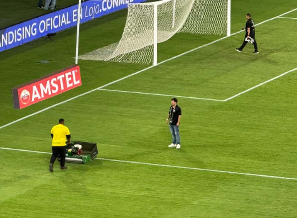 Gramado do Maracanã após Vasco x Boca Juniors