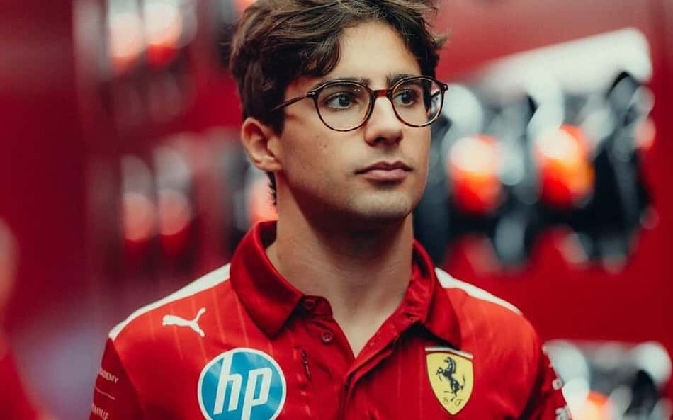 Rafa Câmara na garagem da Ferrari na F1