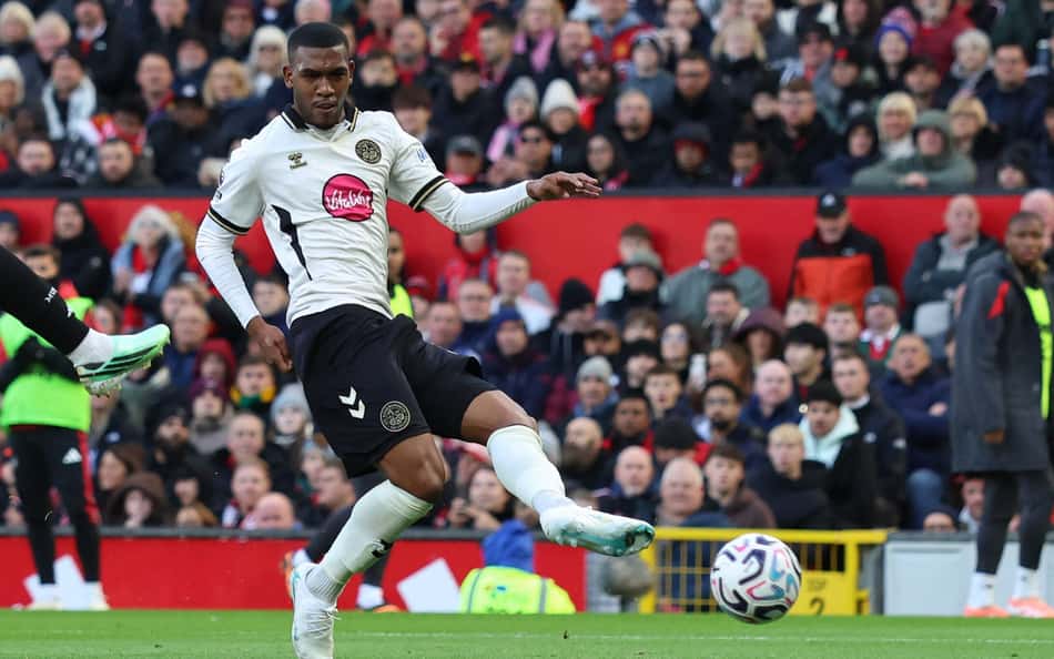 Rayan abriu o placar para o Bournemouth no duelo contra o Manchester United, em Old Trafford (Foto:Darren Staples / AFP)