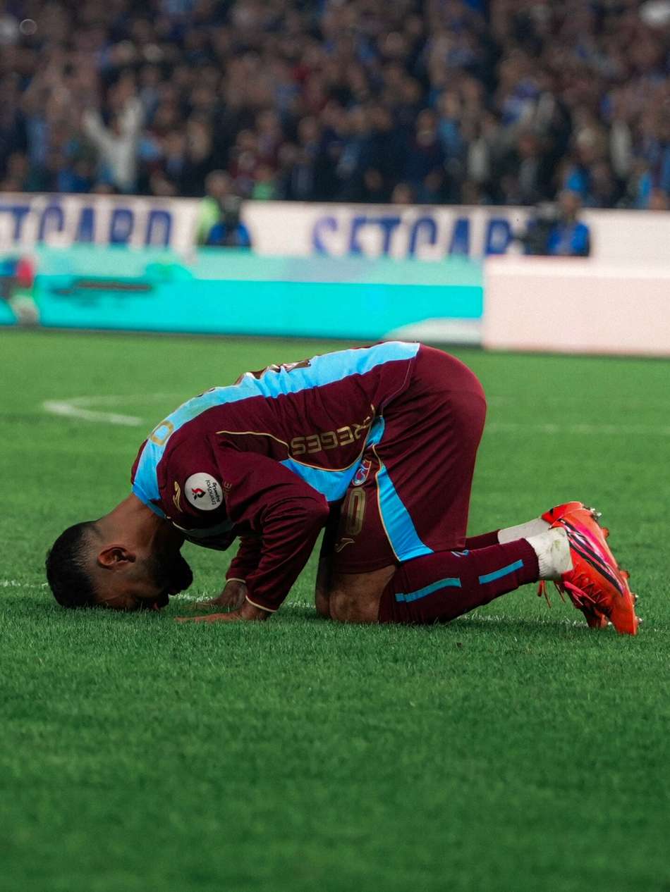 Mohamed Salah comemora seu oitavo gol no Campeonato Turco durante vitória sobre o Besiktas (Foto: Reprodução / X)