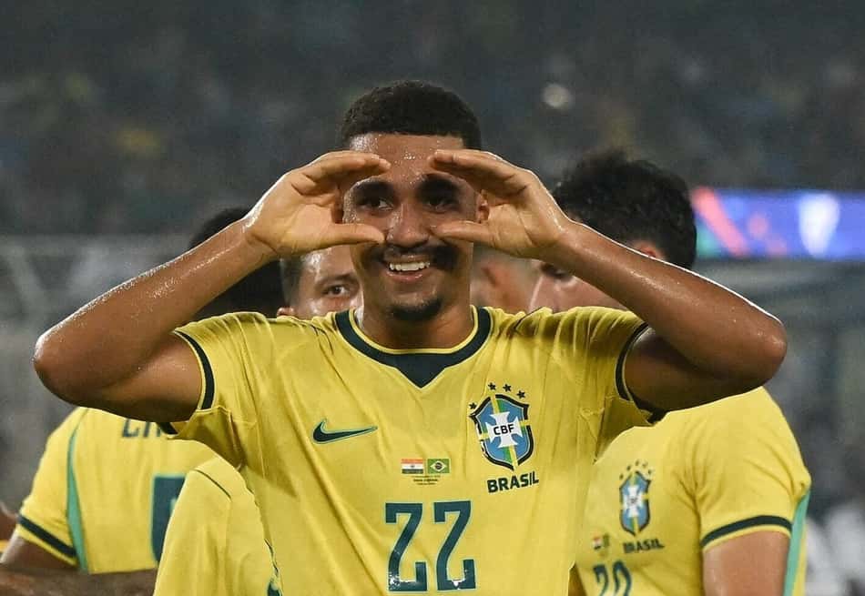 Lino comemora ‘gols do Flamengo’ na Seleção e projeta luta por titularidade