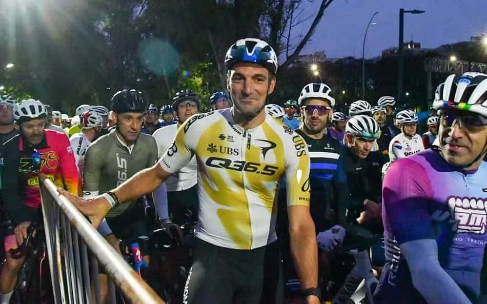 Scaloni encara 129 km de bicicleta em Buenos Aires durante pausa da seleção