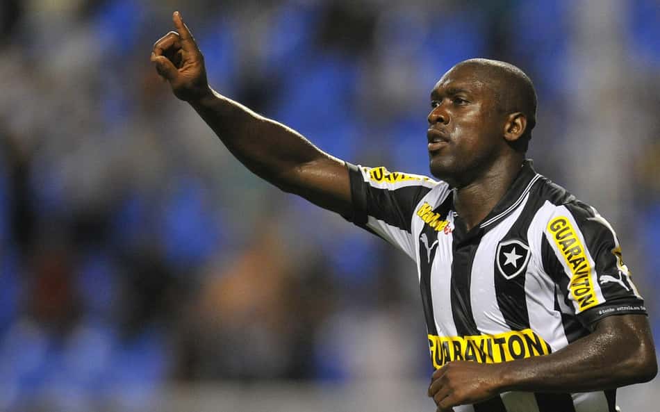 Seedorf comemora nos tempos em que jogava pelo Botafogo