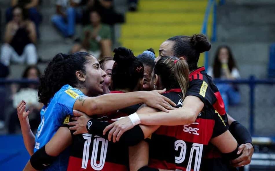 Sesc RJ Flamengo comemora ponto na final do Carioca de vôlei contra o Fluminense
