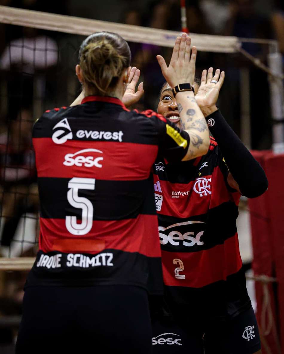 Simone Lee comemora ponto em Sesc RJ Flamengo x Tijuca no Carioca de vôlei