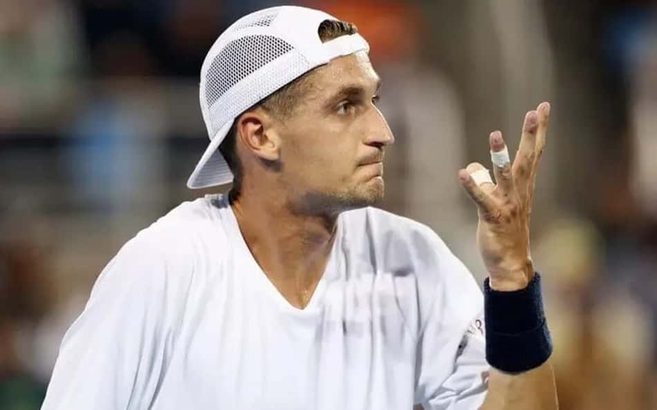 Terence Atmane gesticula em partida do US Open 2026