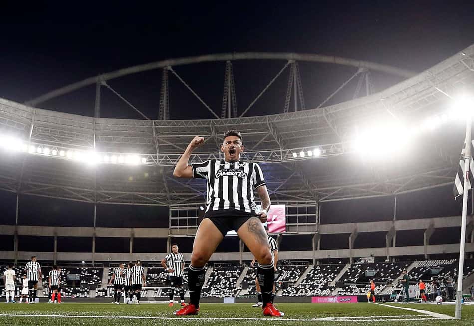Tiquinho Soares, Botafogo, celebra em campo contra Chapecoense.