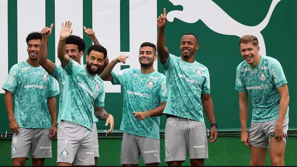 elenco do Palmeiras com uniforme com Sportingbet