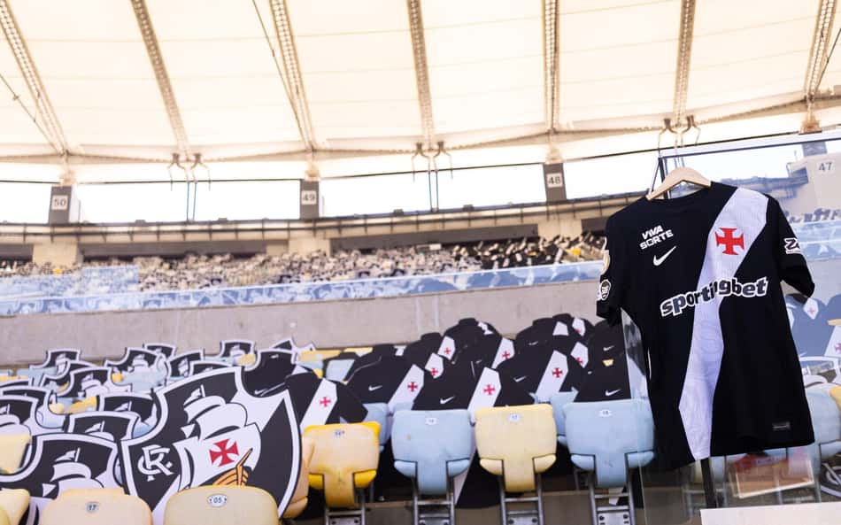 Camisa do Vasco no gramado do Maracanã