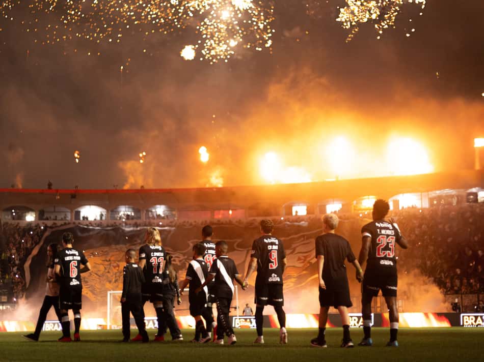 Torcida do Vasco em São Januário durante a partida entre Vasco x Vitória pela Copa do Brasil