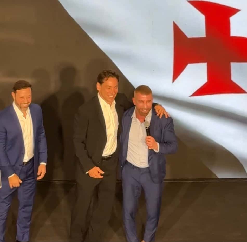 Pedrinho e Outros Representantes do Vasco da Gama em Evento de Venda.