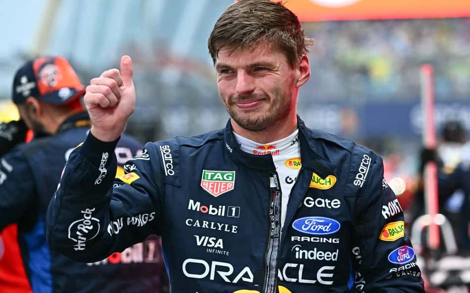 Max Verstappen comemora vitória na sprint do GP de Singapura pela F1 2026