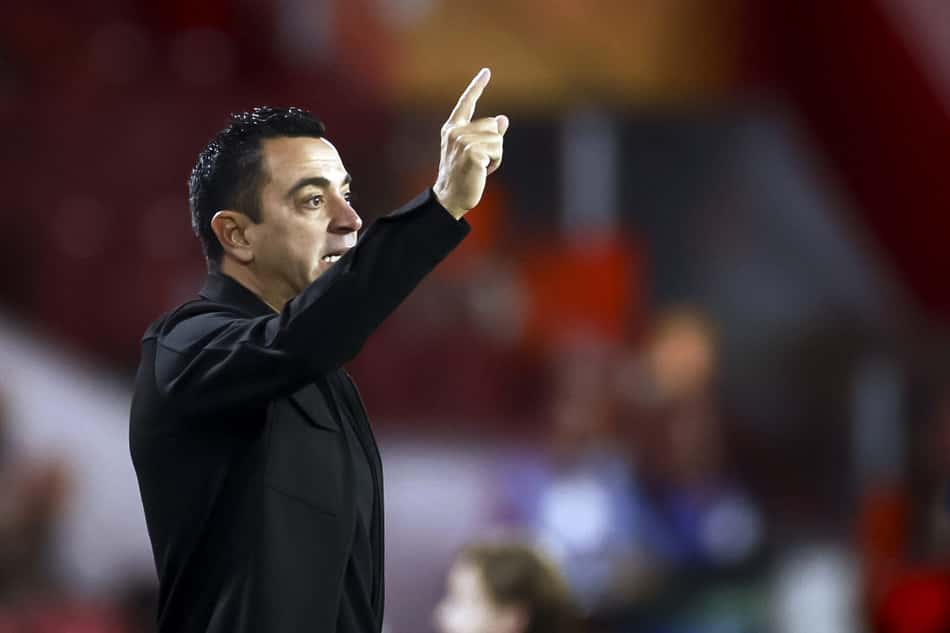 Xavi sob o comando da seleção holandesa (Foto: Koen van Weel / ANP / AFP)