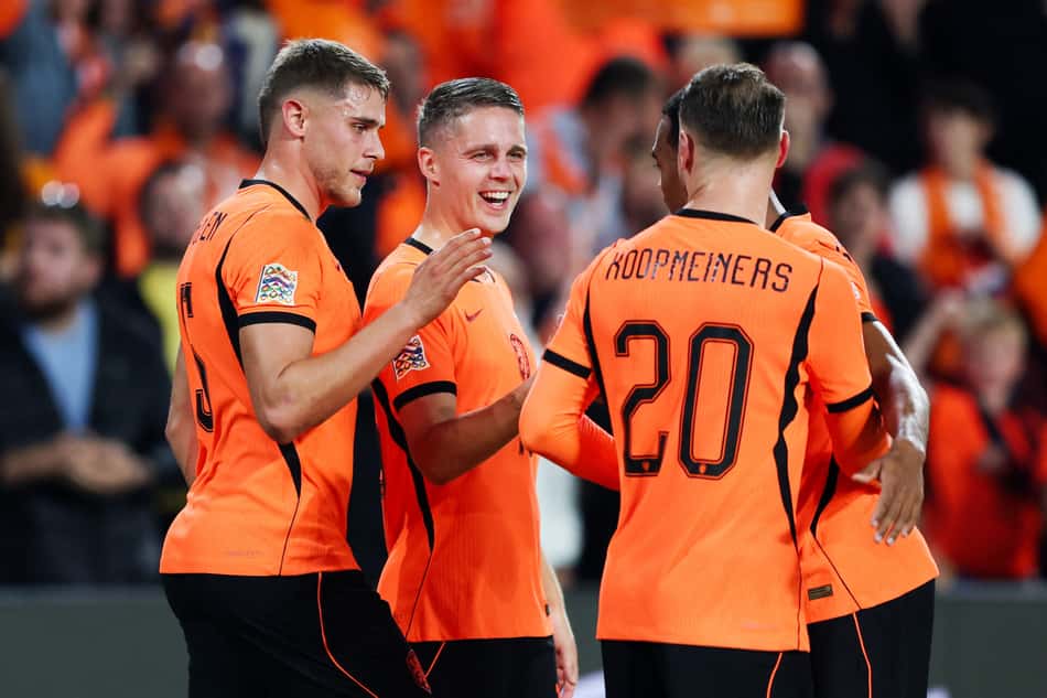 Holanda comemoram gol sobre a Sérvia na Liga das Nações (Foto: Sonny Lensen / ANP / AFP)