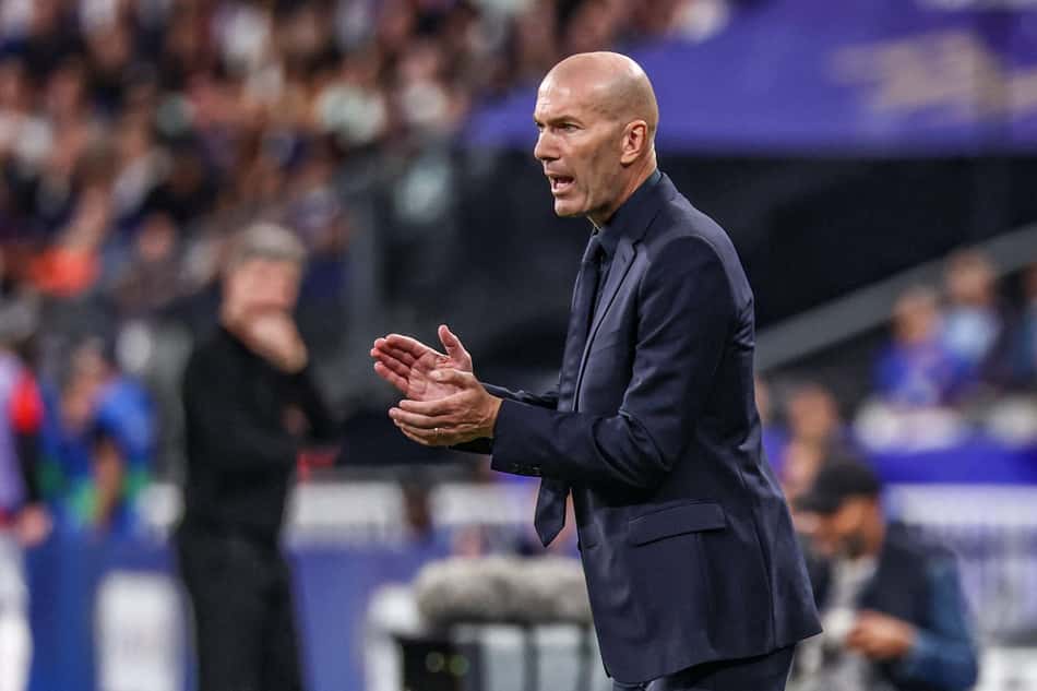 Zidane orienta a França durante jogo com a Bélgica