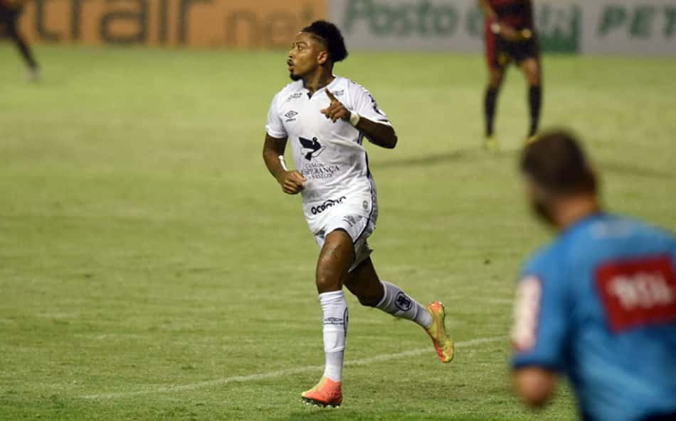 ATUAÇÕES: Ele de novo! Marinho brilha e garante a vitória do Santos