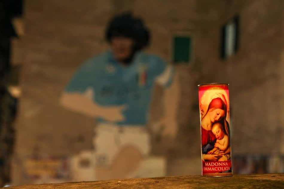 FOTOS: Homenagens a Maradona tomam conta da cidade de Nápoles após morte do ex-jogador