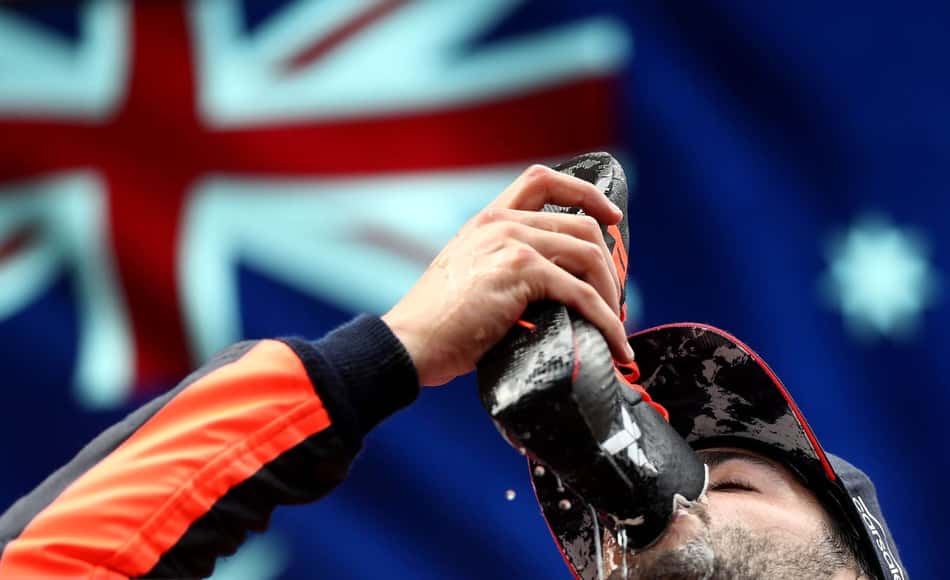 Shoey: a estranha comemoração de Daniel Ricciardo na F1