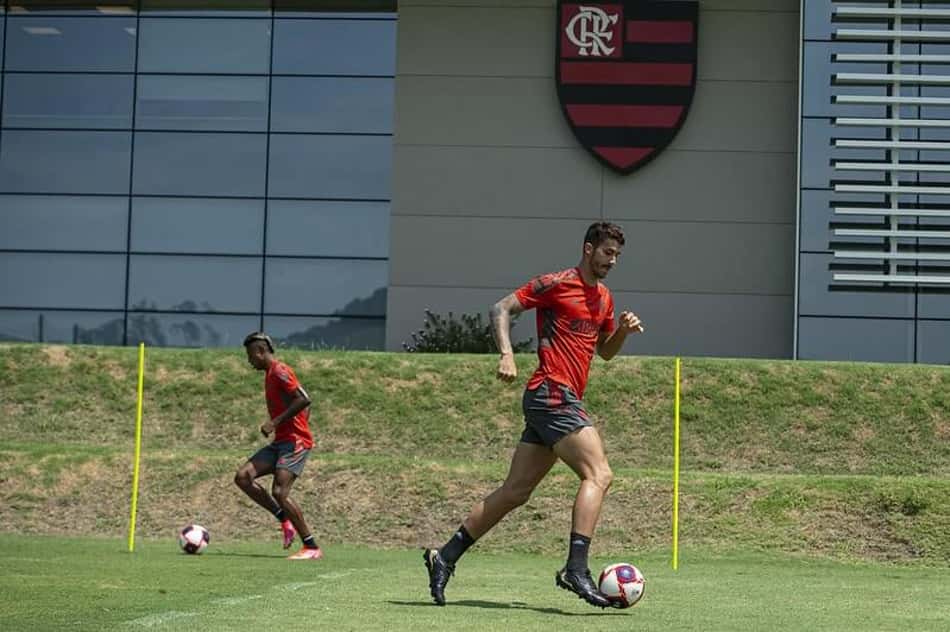 FOTOS: Veja as imagens da reapresentação do elenco principal do Flamengo no Ninho do Urubu