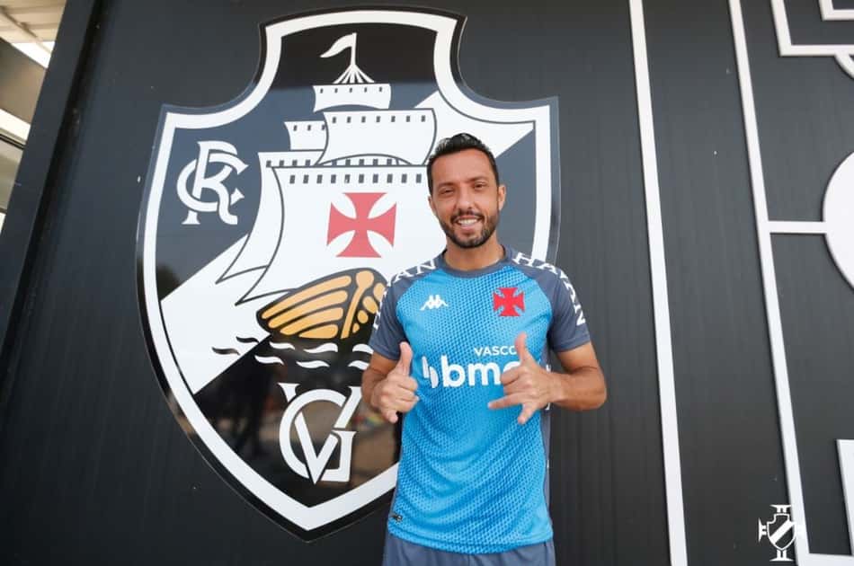 Nene se tornou um dos 50 maiores artilheiros da história do Vasco. Relembre os gols do meia pelo Cruz-Maltino