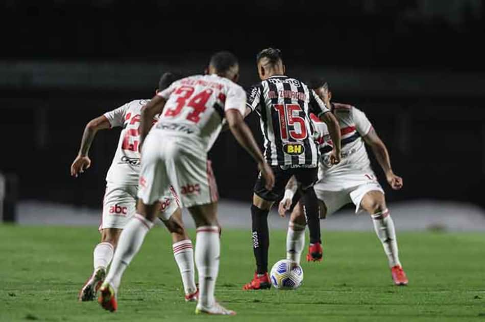 ATUAÇÕES: Defesa são paulina se destaca contra o Atlético-MG em noite apagada do ataque