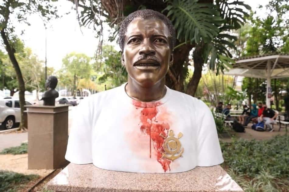 Zé Maria é mais um! Saiba quem o Corinthians já homenageou com busto no Parque São Jorge