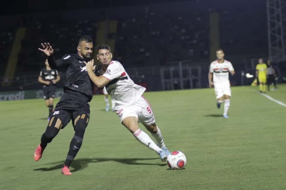 ATUAÇÕES: Miranda falha e leva pior nota em derrota do São Paulo para o Bragantino; Alisson e Calleri vão bem