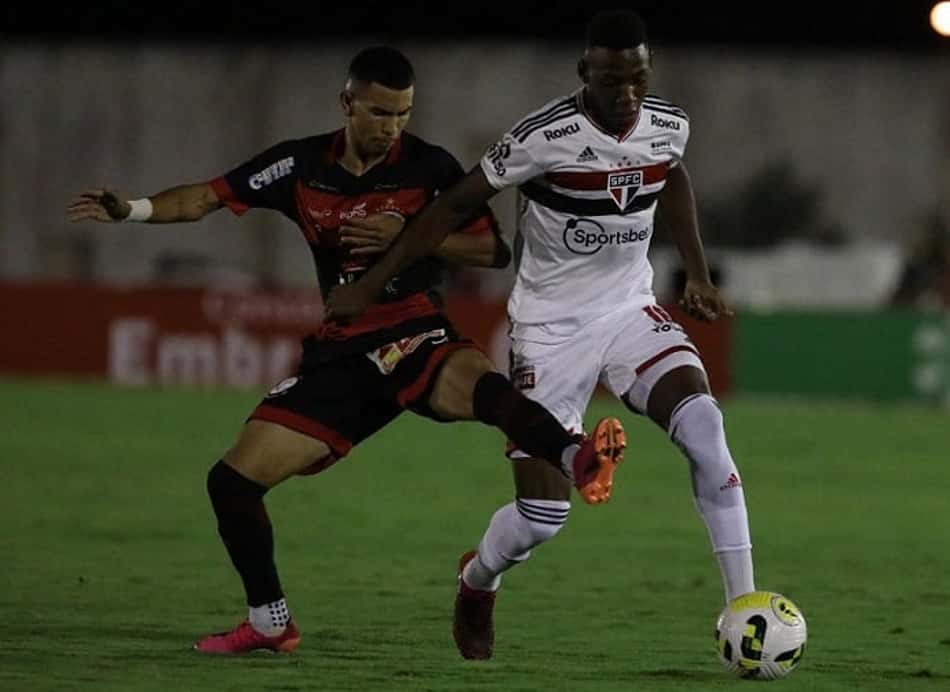 ATUAÇÕES: Nestor joga bem, ataque perde chances e São Paulo empata com o Campinense